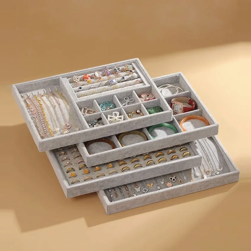 لوحة مجوهرات من الفلانيل الرمادي لوحة عرض المجوهرا...