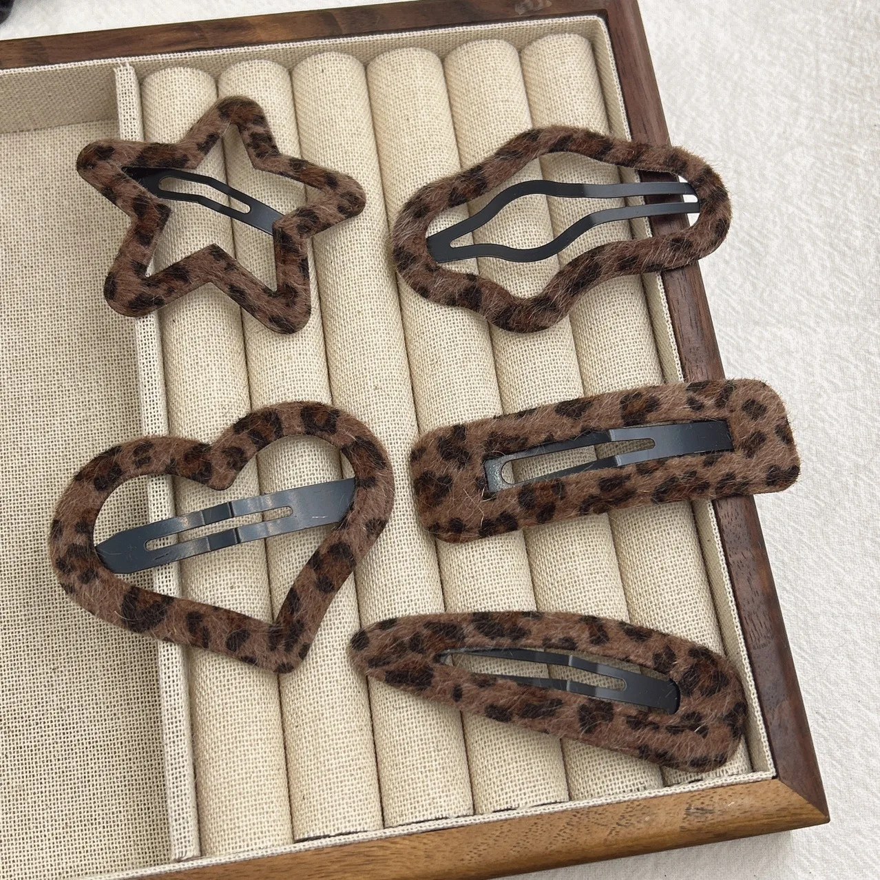 1 Set Leopard Print Plush BB Hair Clips Cute Girls Star Barrettes Women Winter Simple Metal Snap Clip Headdress Hair Accessories