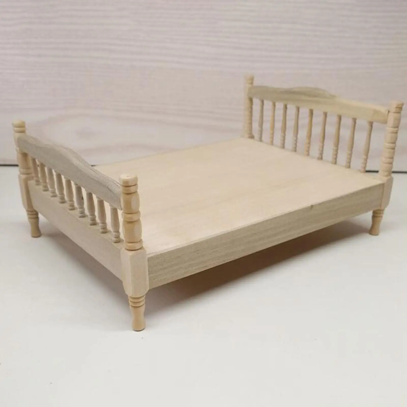 

1:12 Dollhouse Double Bed Model Realistic Simulated Wooden Mini Bed for Building Decoration DIY Scenery Model Train DIY Projects