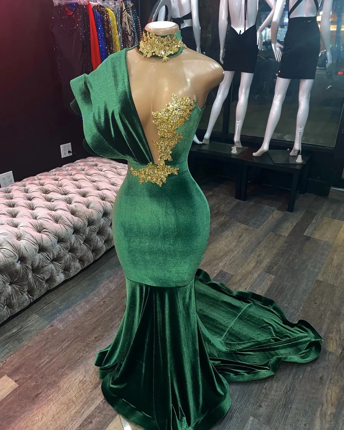 

Green Aso Ebi African Evening Dresses Mermaid Halter Velvet Appiques Long Dubai Saudi Arabic Black Girls Evening Gown Prom
