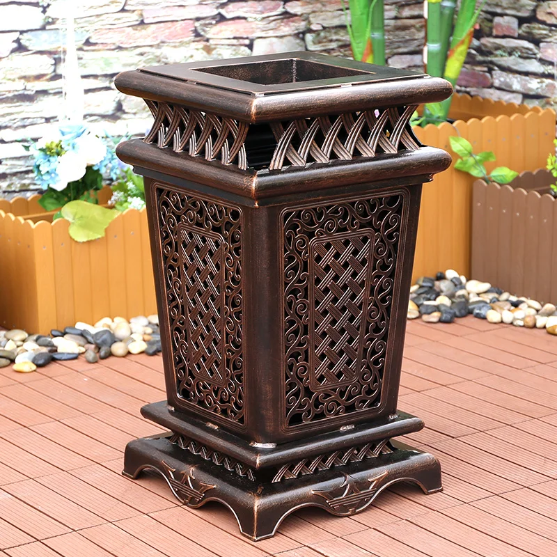 

Garden villa trash can