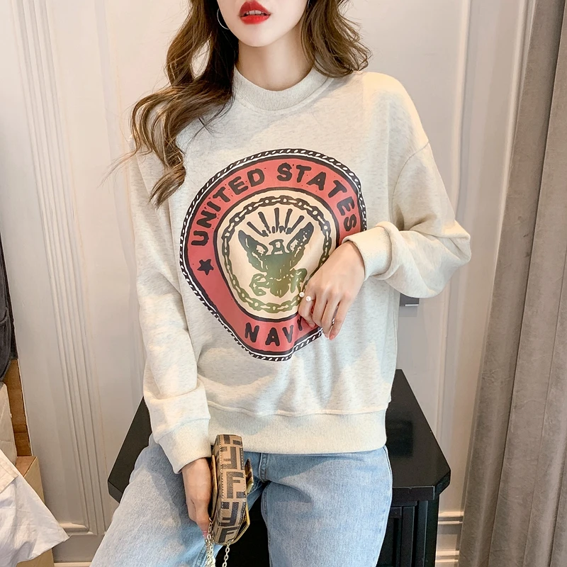 

2023 Autumn Retro Emblem Cream High Street Trendy Street Couple Jerry Pullover Round Neck Sweater