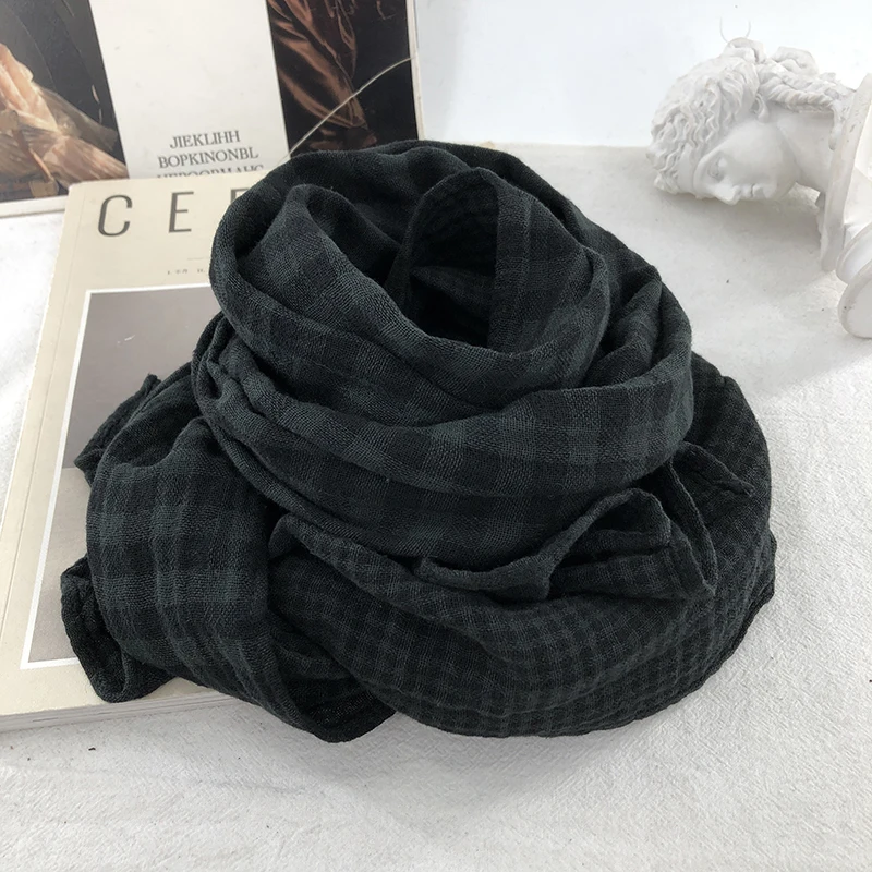 Black and gray cotton plaid