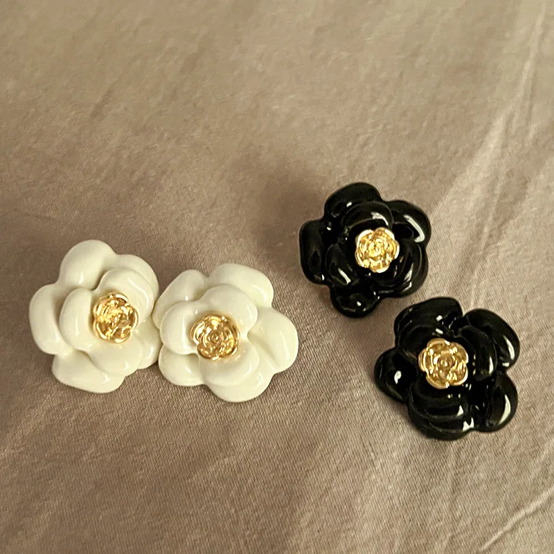

Retro Piercing Stud Earrings Korean Luxury Flower Elegant Accessories for Women Nuevo En Pendientes Fashion Jewelry 2023 Gift