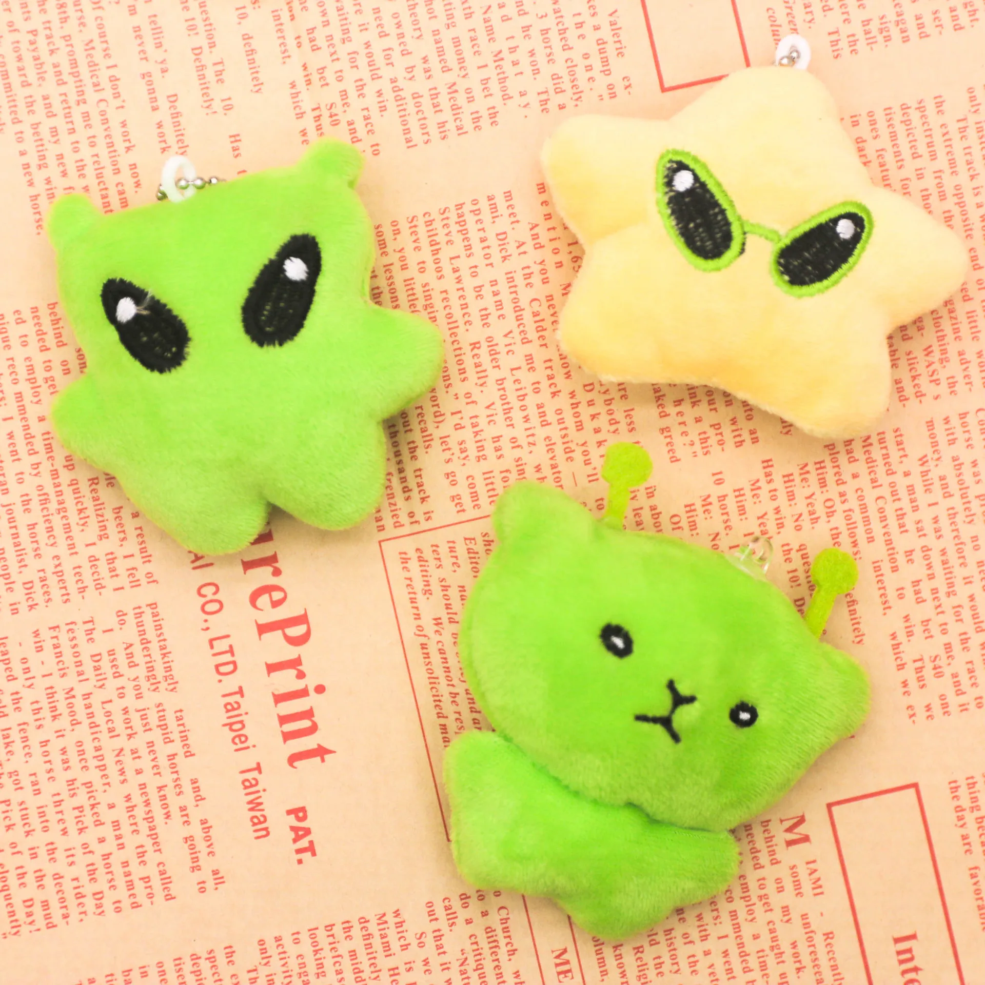 Plush green alien toy key chain pendant rag doll funny creative plush ...
