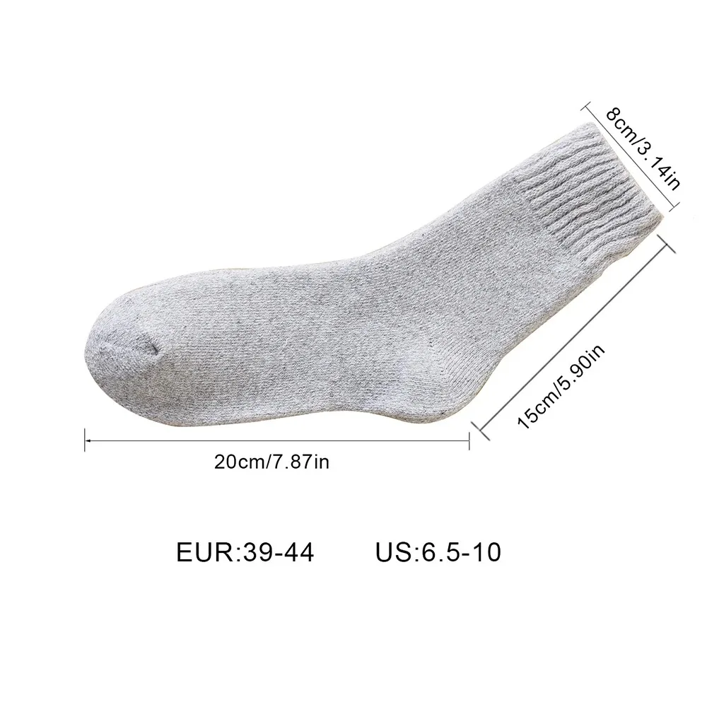 Dış mekanda kalın kışlık yün çoraplar