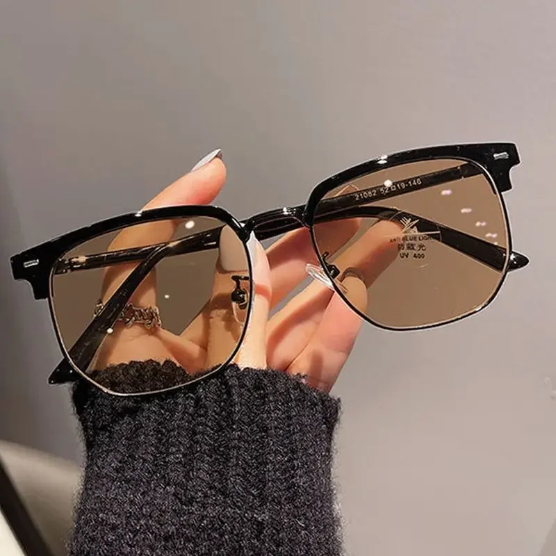 Chic Blue Light Blocking Photochromic Glasses