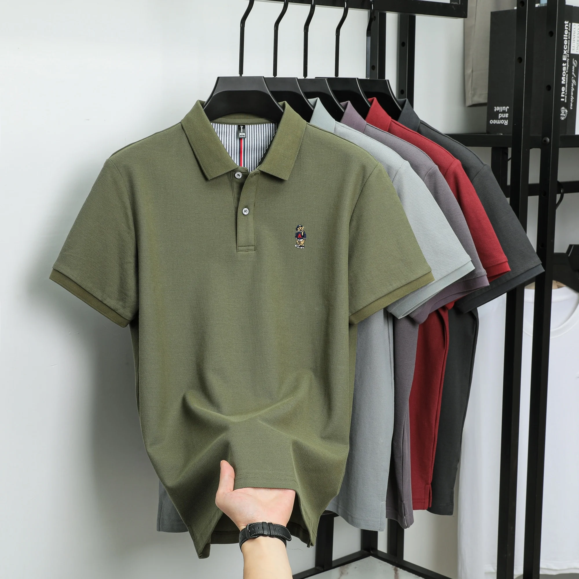Hochwertiges Kurzarm-Poloshirt für Herren aus 100 % Baumwolle, Modemarke, niedliches Bären-Stickerei-Top, koreanisches, lässiges, atmungsaktives T-Shirt – Detail 11