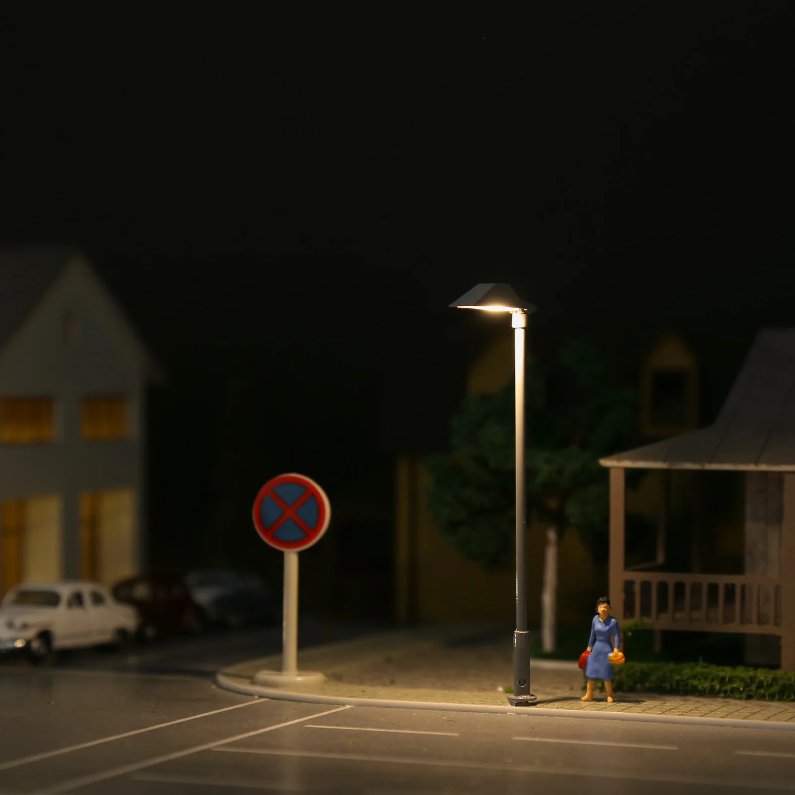 

Evemodel 5pcs Model Trains HO TT Scale 1:100 Metal Gray Lamp Street Light Warm White LED LD01TTWMGr