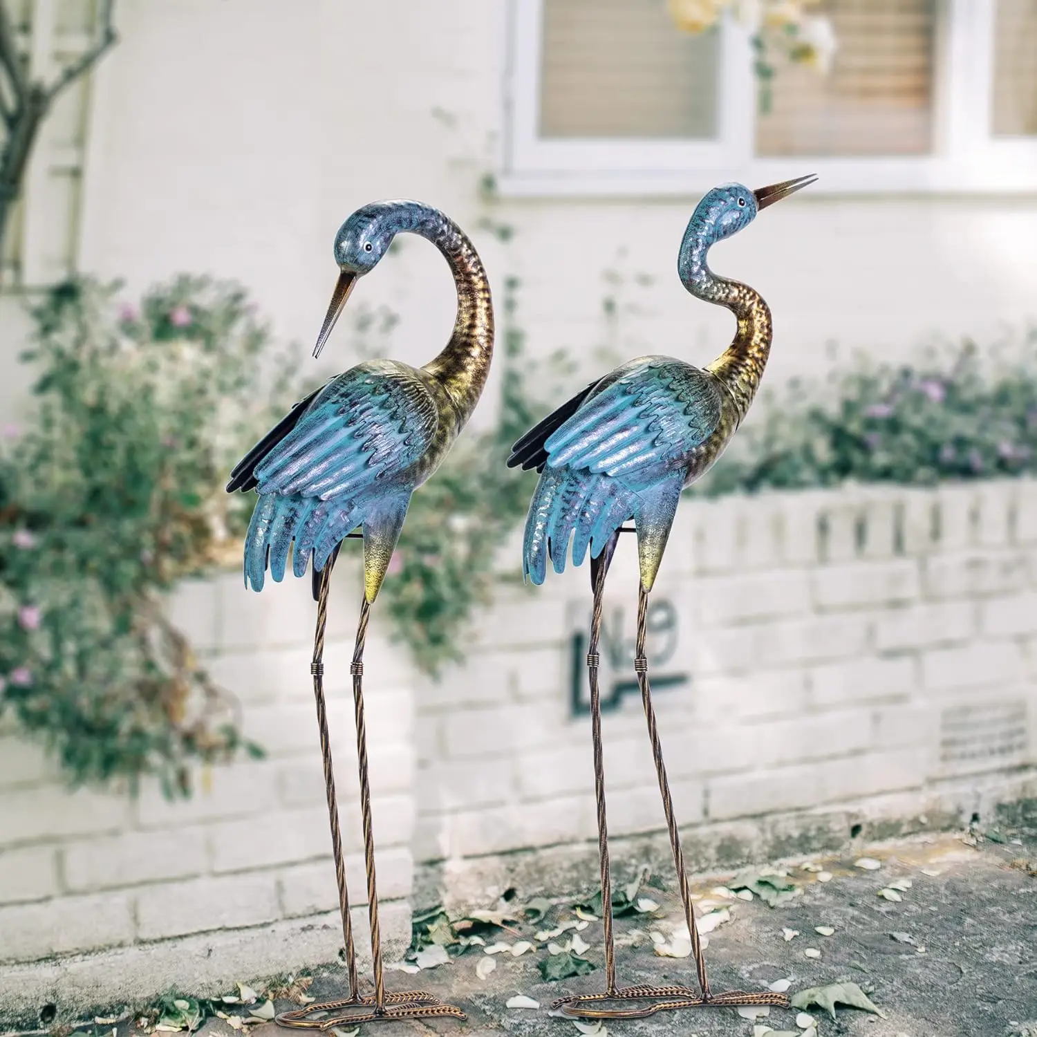 

Garden Crane Statues Outdoor, Standing Blue Heron Decoy Sculptures, Metal Bird Yard Art for Lawn Patio Backyard Decoration.2 set