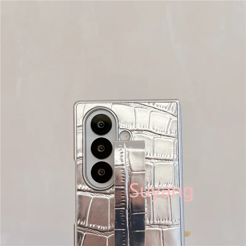 Capa de telemóvel em pele com bracelete coração samsung z fold_voghion.com