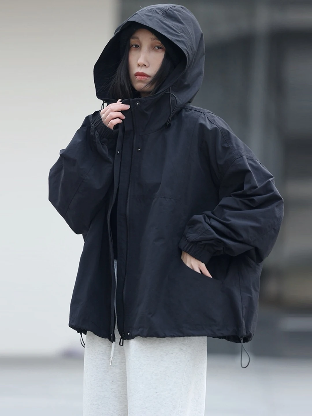 블랙 후드 숏 스포츠웨어 여성용 재킷 방풍 캐주얼 루즈핏 폴리에스터 섬유 긴팔 지퍼 클로저 솔리드 컬러