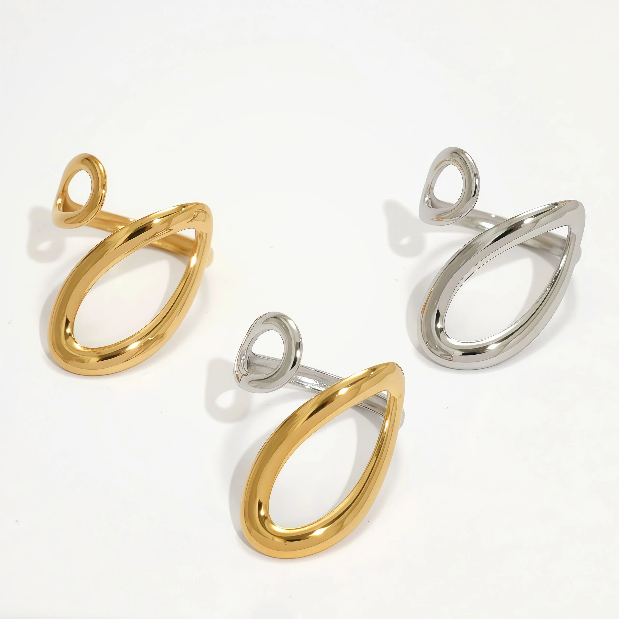 Modische hohle zweifarbige Ringe im Wassertropfen-Design für Damen, Edelstahl, 18 Karat vergoldet, wasserdicht, ästhetischer Schmuck für den Alltag – Detail 9