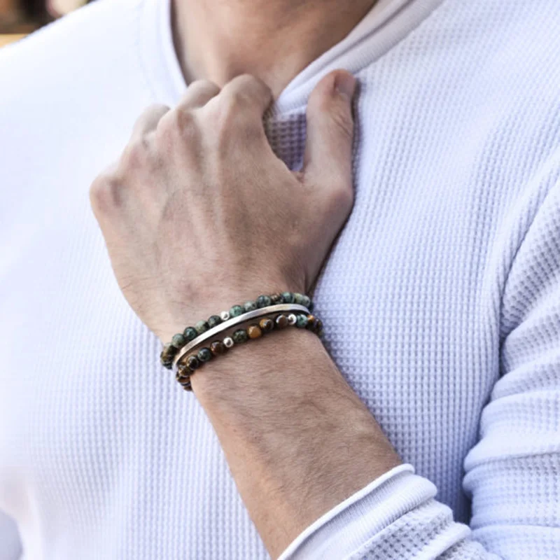 Vnox Dropshipping Maßgeschneiderter einfacher klassischer Armreif für Männer und Frauen, glänzendes Edelstahl-Manschettenarmband, personalisiertes Namensgeschenk – Detail 9