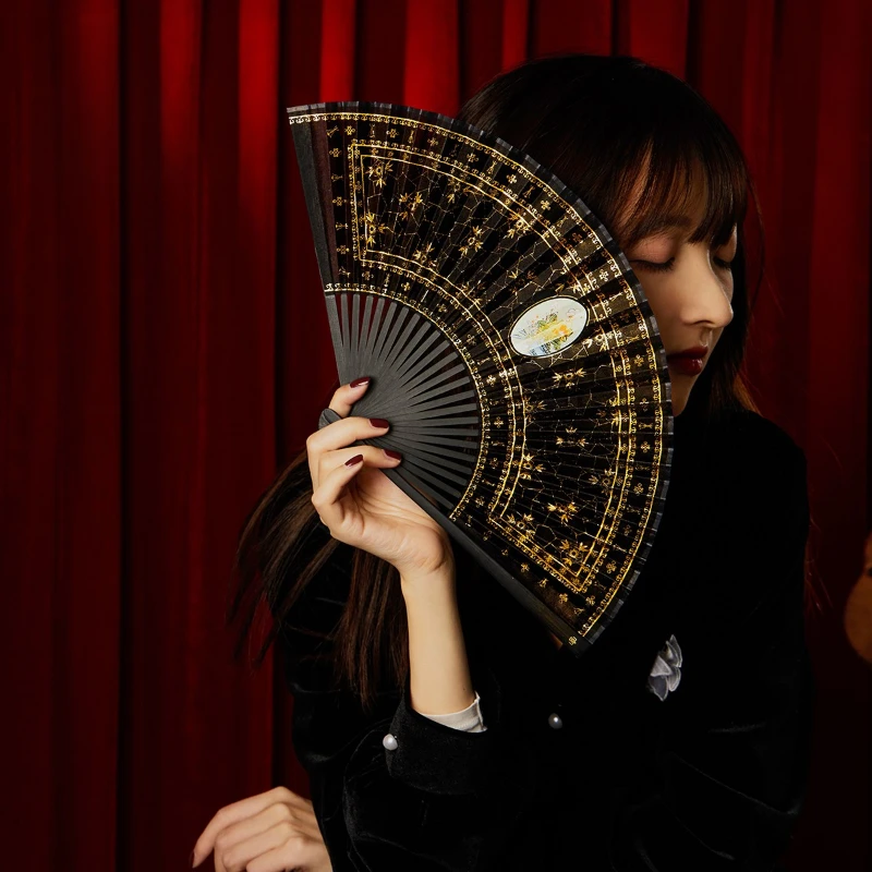 

Складной веер черный золотой хлопчатобумажный льняной Цветочная вышивка бамбуковая ручка ретро антикварная одежда Чонсам аксессуары в китайском стиле