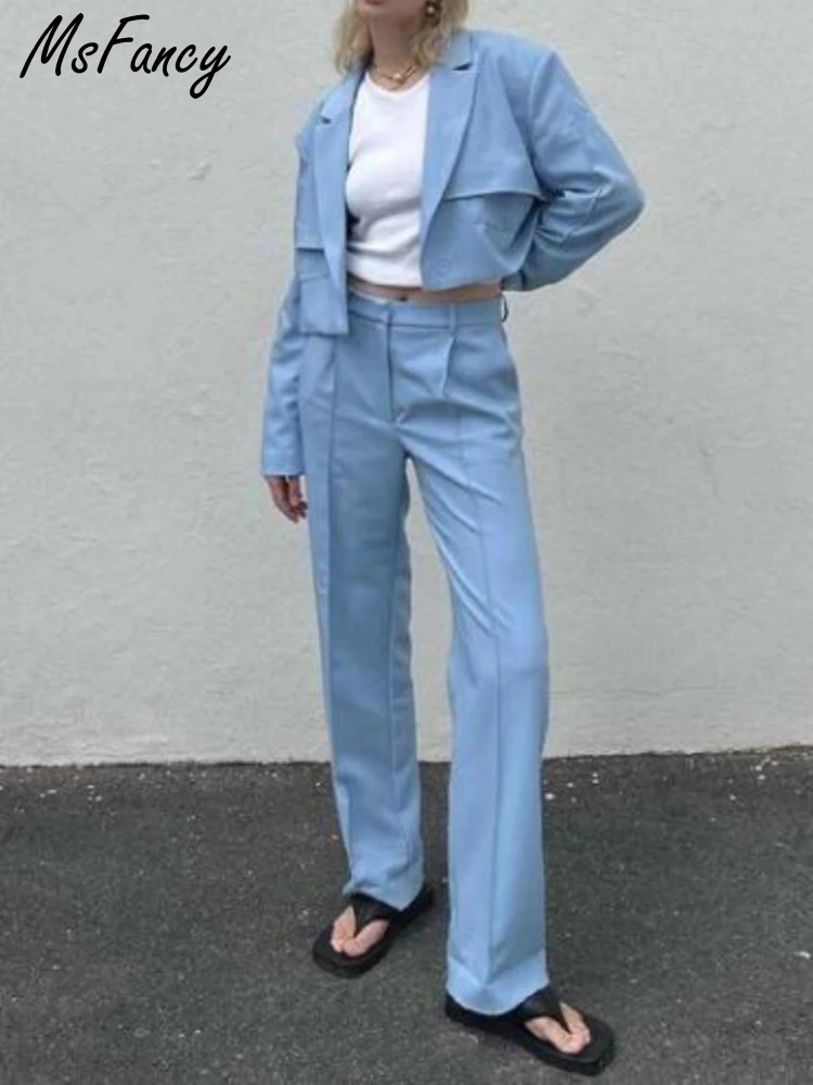 

Костюм-двойка женский из блейзера и брюк с высокой талией