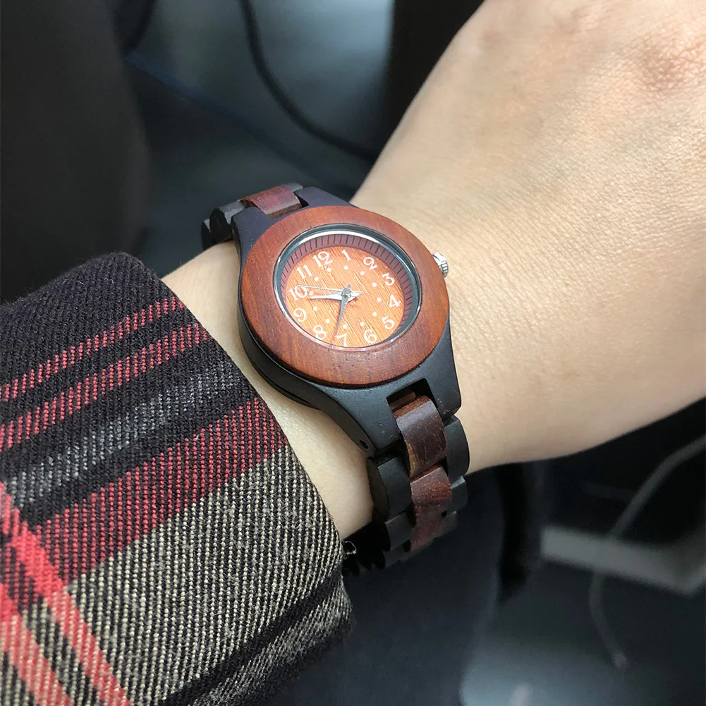 Puidust käekellad naistele | kujundav pilt e-kaubamaja pildikogust