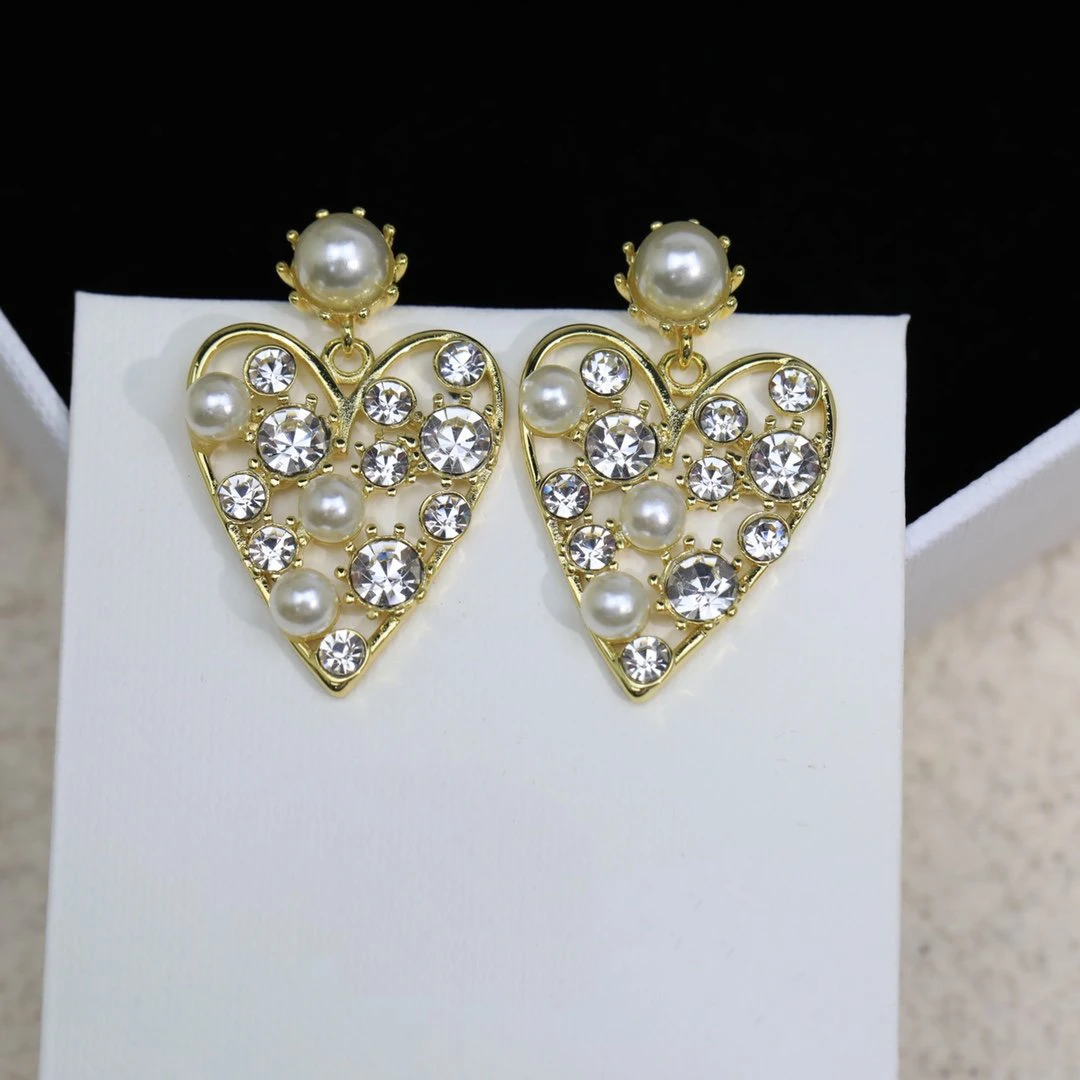 2022 Brand Brand European And American Fashion Pearl Earrings Artistic Temperament  Beautiful And Generous For PartiesEar Studs