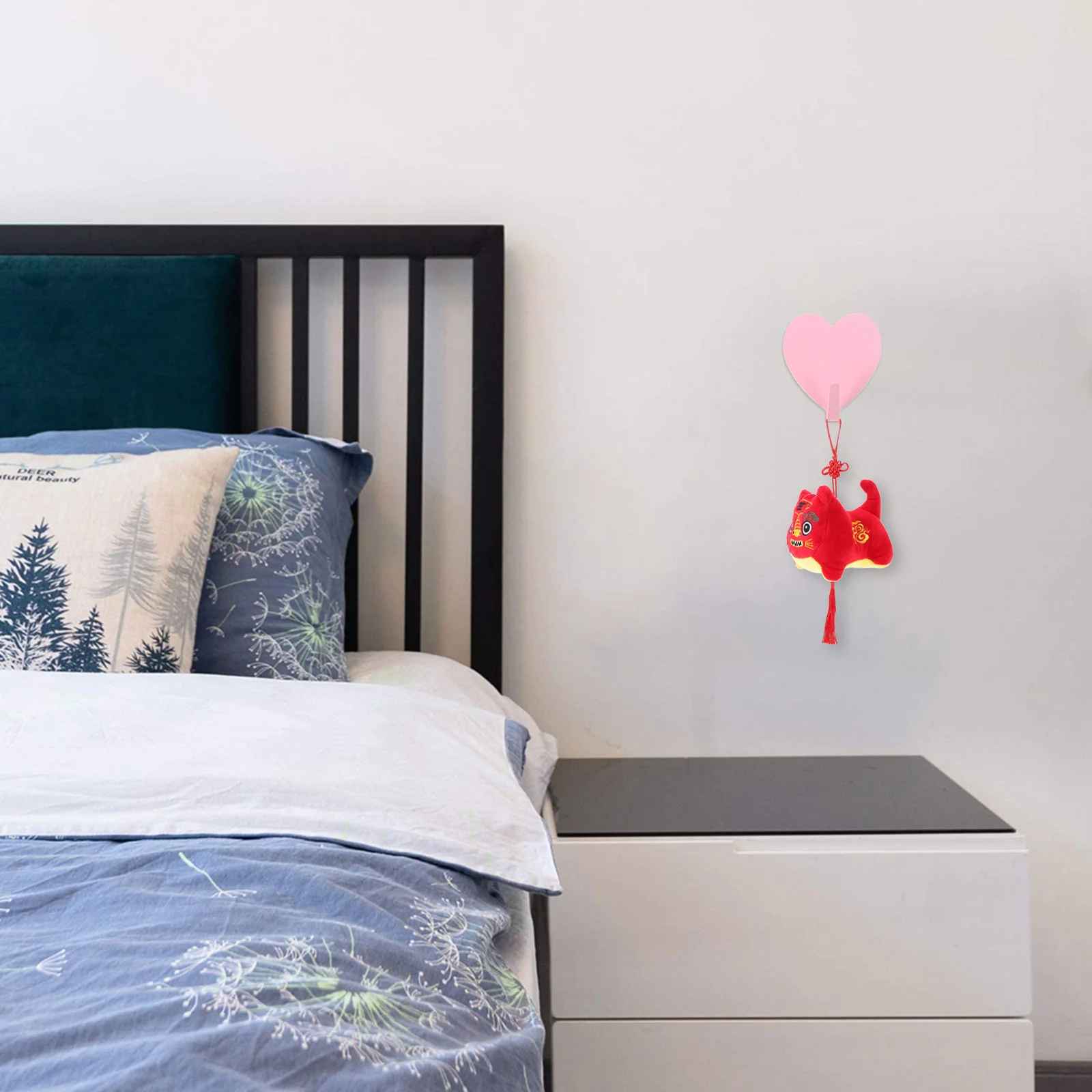 Рисунок 3 - Железные настенные крючки в форме сердца