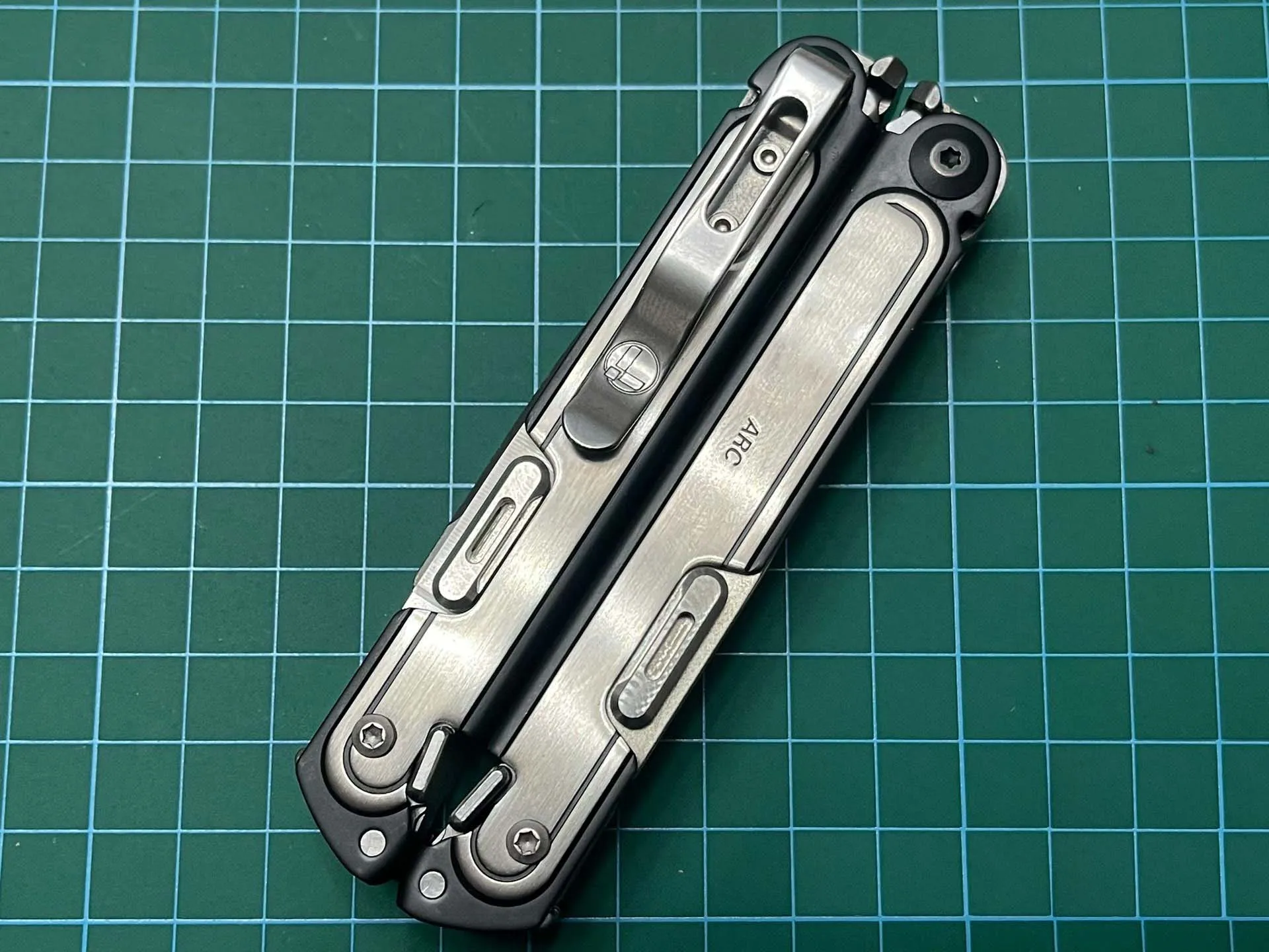 2 Pezzi In Acciaio Inox Thumb Grip Tab File Push Button Saw Nuts Per Leatherman Arc