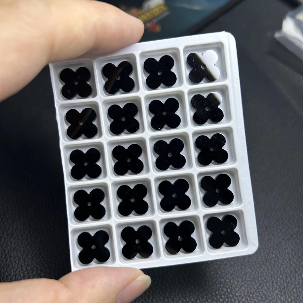 Meisidian 13x13x2mm White Shell Stone Mother of Pearl Center Hole Black Four Leaf Clover VC Gemstone On Sate