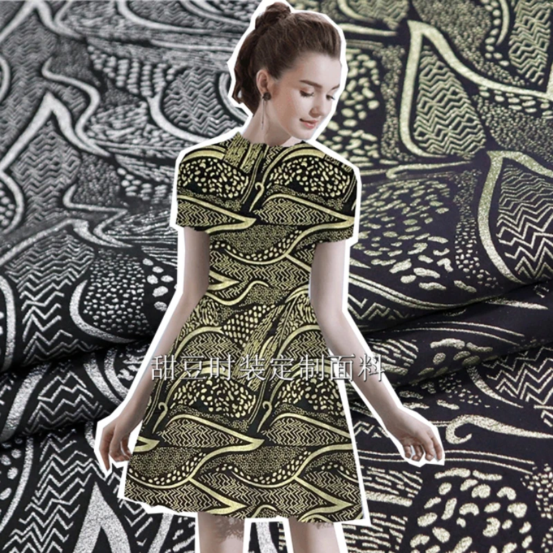 Золотая шелковая жаккардовая ткань, жаккардовая ткань, тисненый лебедь, окрашенный в пряжку Блейзер, платье, модный Европейский бренд, модный дизайн, пошив, оптовая продажа Золотая шелковая жаккардовая ткань, жаккардовая ткань, тисненый лебедь, окрашенный в пряжку Блейзер, платье, модный Европейский бренд, модный дизайн, пошив, оптовая продажа