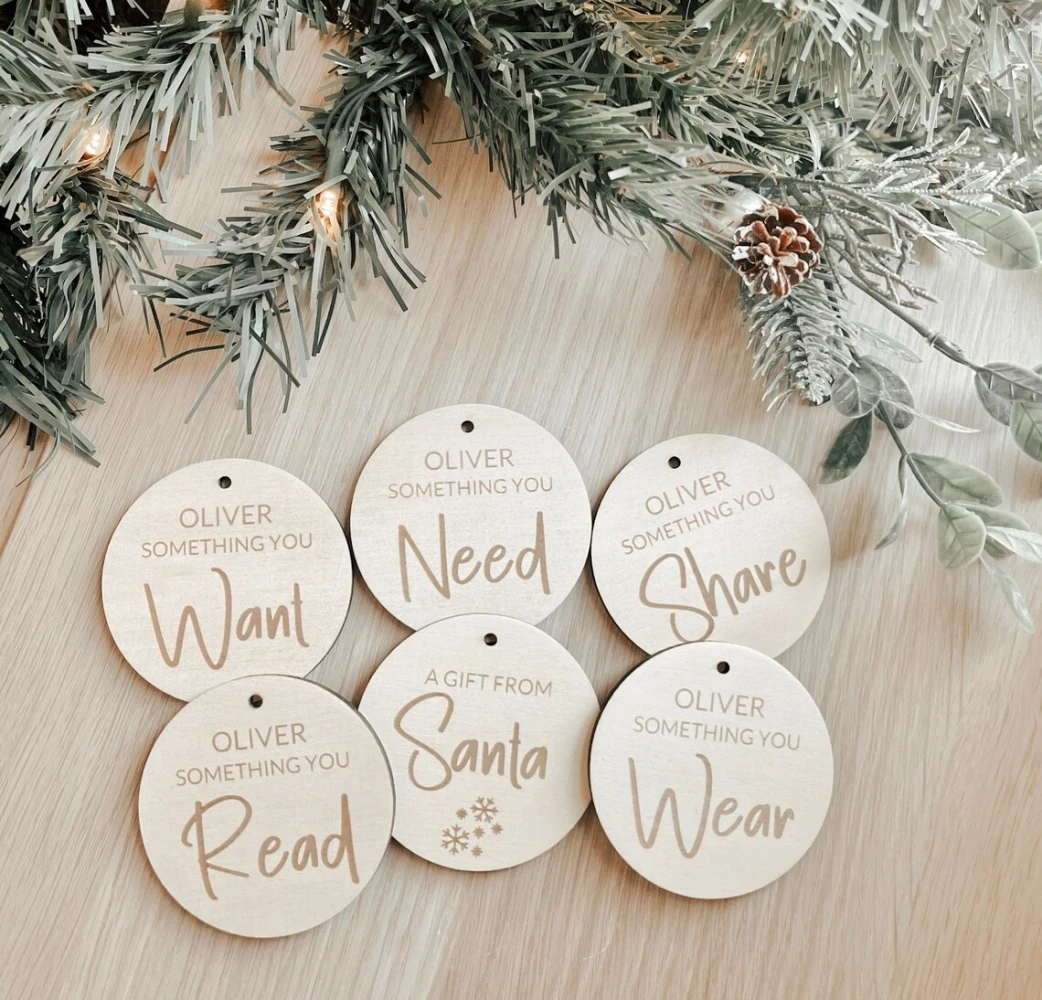 thumbnail image 1 of Etiquetas de regalo personalizadas, quiero, necesito, uso, lectura, compartir, etiquetas de santa, etiquetas de regalo de Navidad, etiqueta de regalo de madera, regalos, 1 of 4