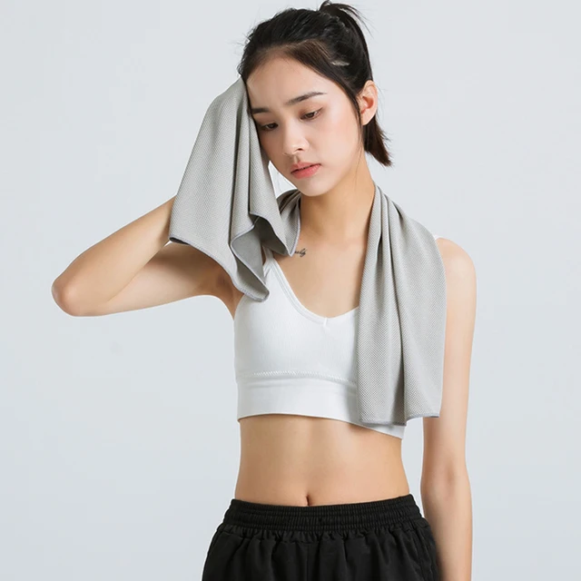 스포츠 쿨링 타월: 어디서나 시원하게 지내세요!