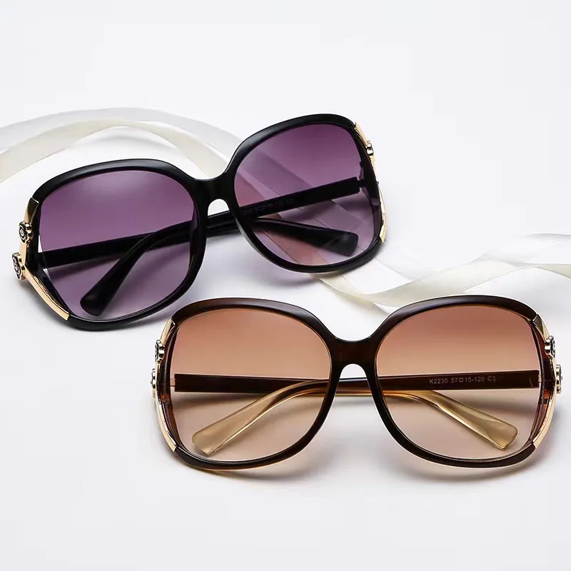 New classic sunglasses for driving for women, trendy luxury hollow Camellia sunglasses for women, UV protection 400.
