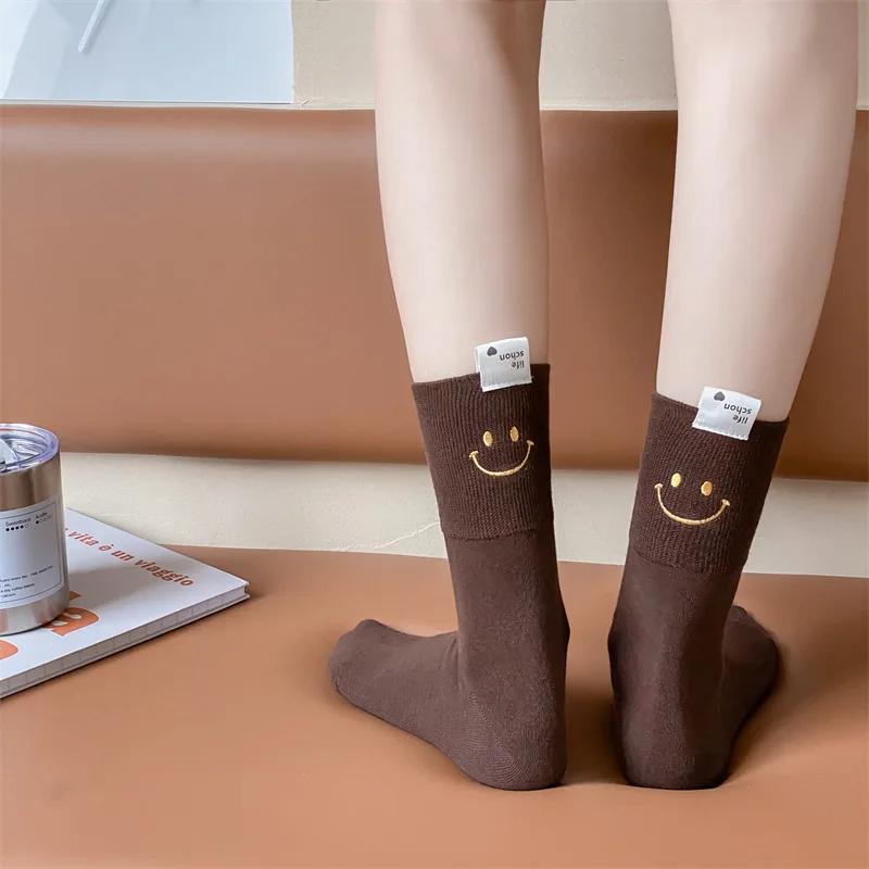 

Модные спортивные носки средней длины, женские и мужские чулки, дышащие удобные весенние повседневные хлопковые носки в Корейском стиле с золотой вышивкой