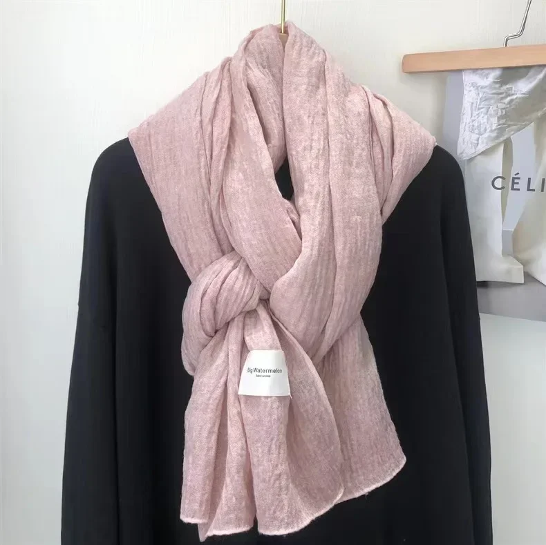 A super soft and ordinary cotton and linen scarf for women in autumn and winter, a warm, delicate, and artistic shawl in a solid color.