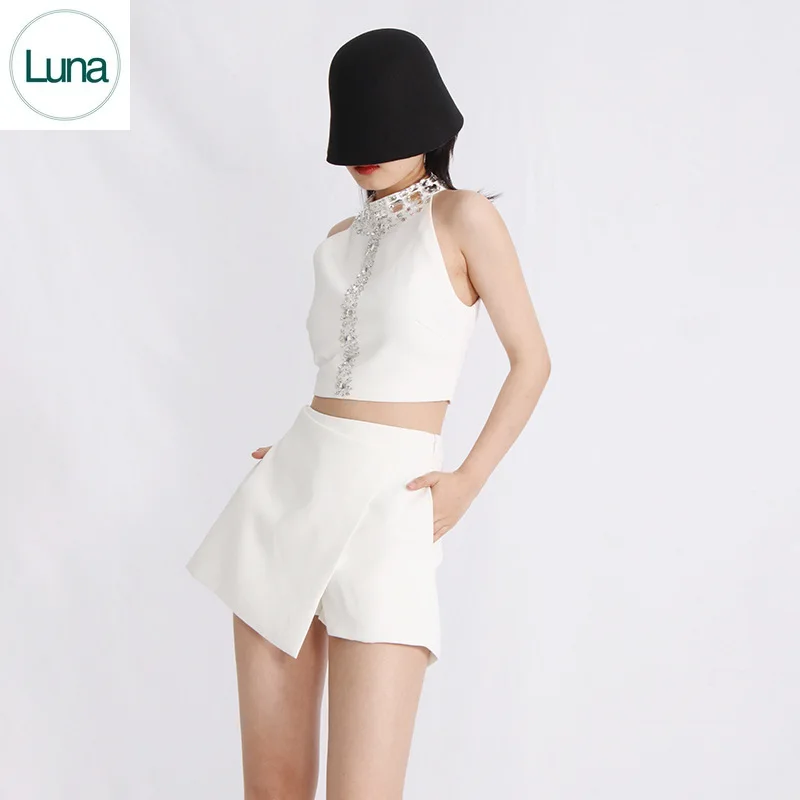 

2023Fashion Royal Sister Set New Hanging Neck Set Heavy Industry Water Diamond Design Short Top A-line Skirt Two Piece Set