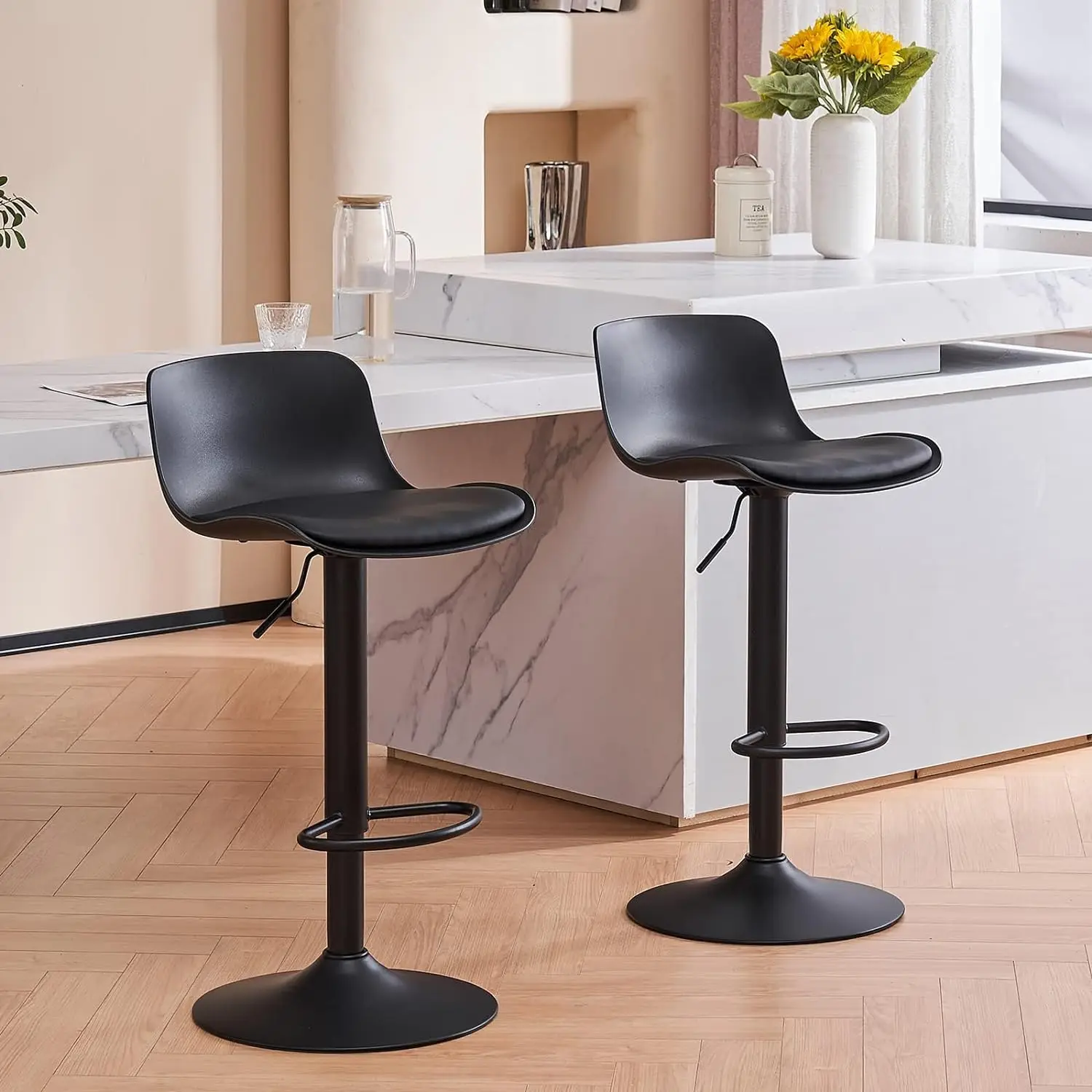 

A set of 2 modern black PU bar stools with adjustable height cushions, suitable for bar counters and kitchen islands