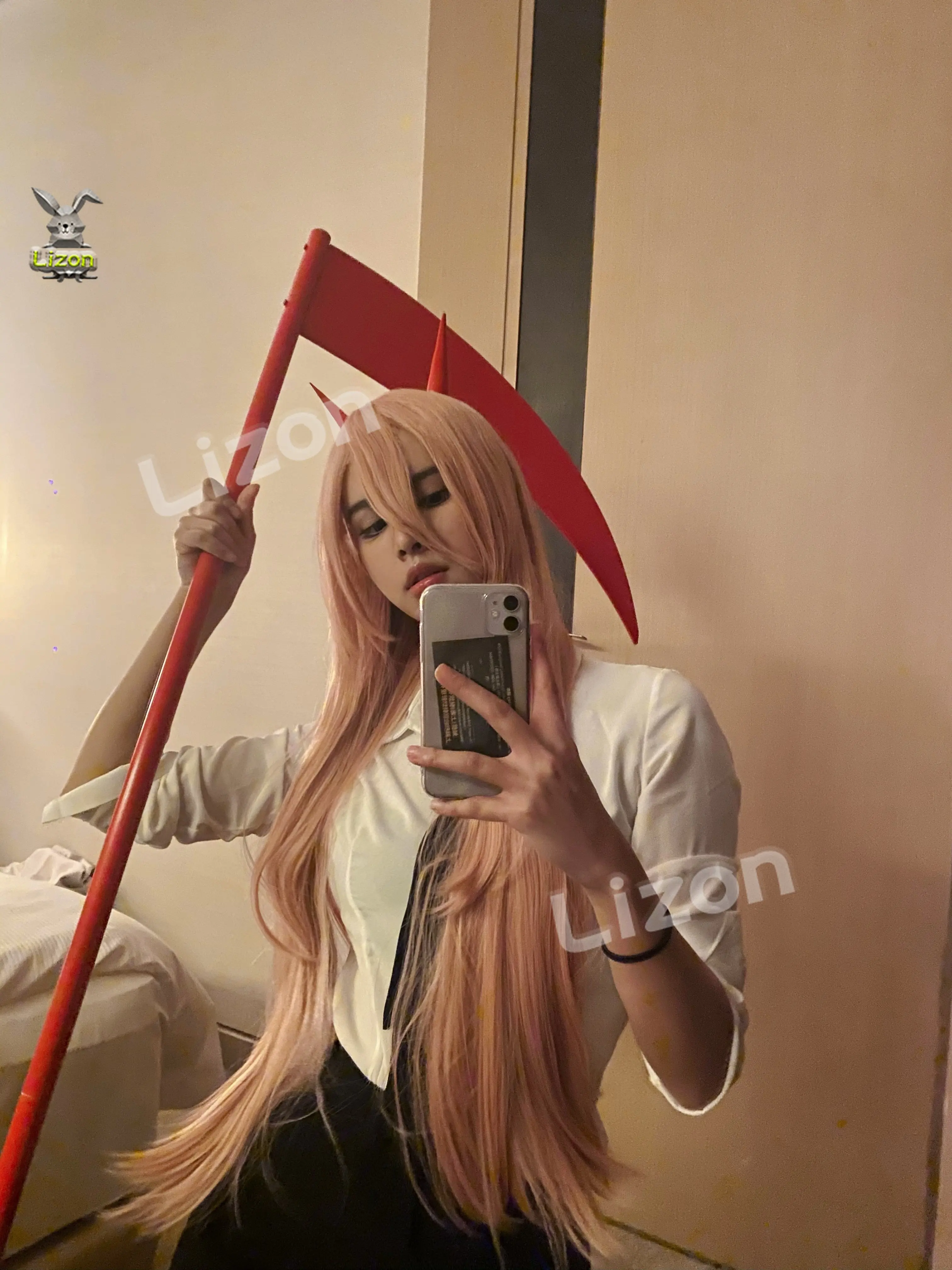 Personagem De Anime Masculino E Feminino Cosplay Com Foice Ao Lado Da  árvore · Foto profissional gratuita