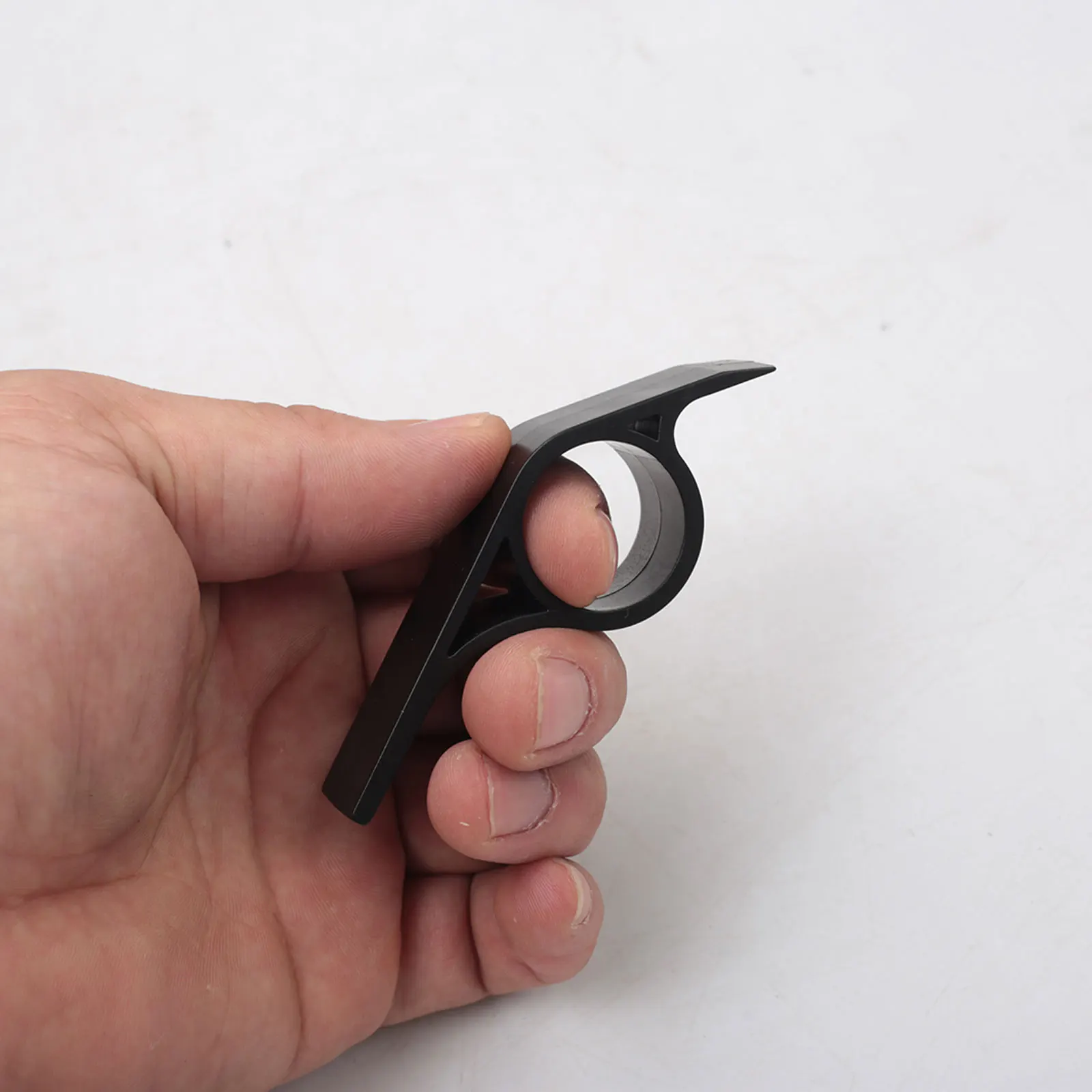 Рисунок 6 - инструмент для снятия крышки из