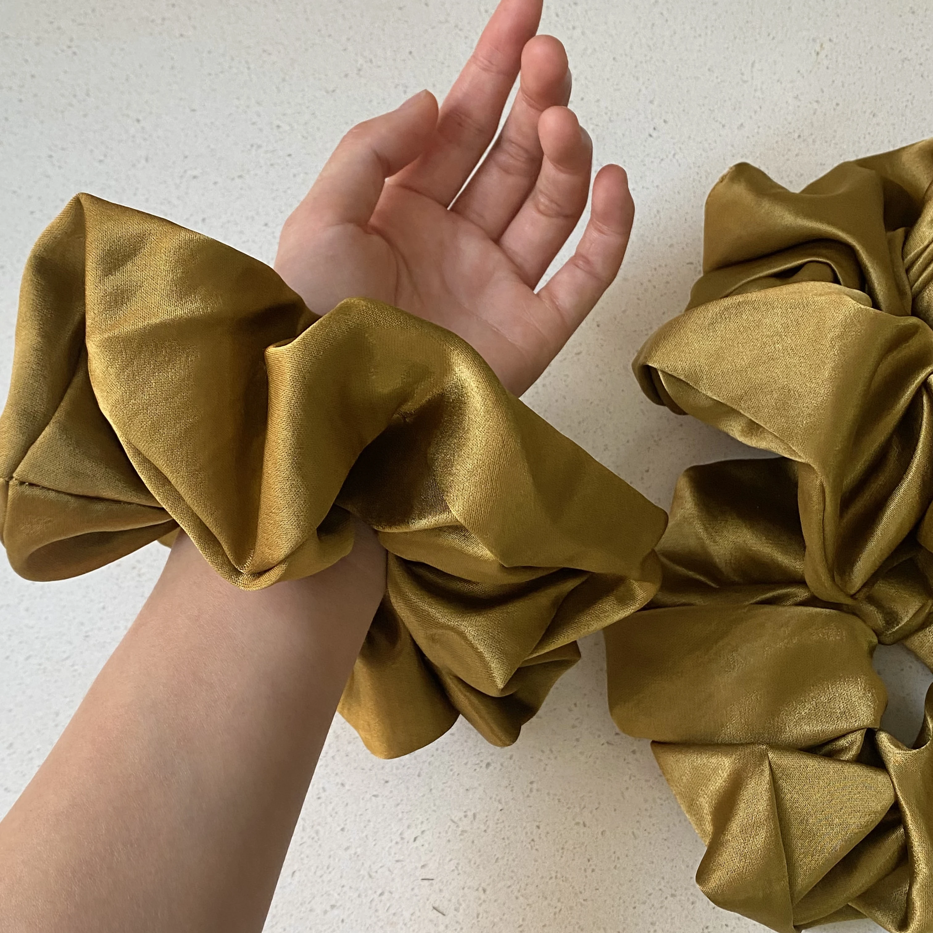 1PC Golden Satin Scrunchies Set, Elegant Hair Accessories For Women, Stylish Hair Ties For Daily And Party Wear