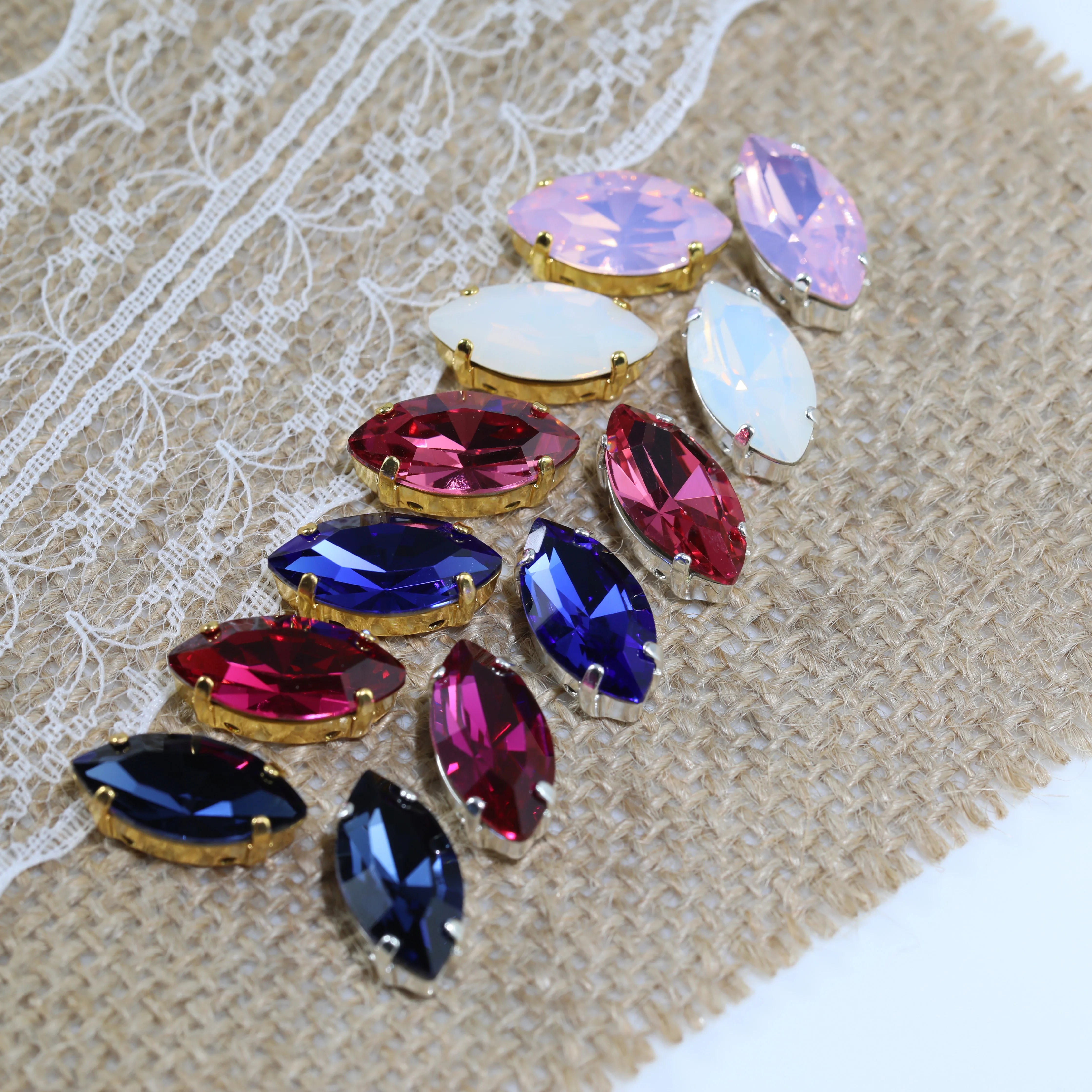 Luxuriöse, hochglänzende Marquise-Strasssteine mit Krappenfassung, Premium-Kristalle für DIY-Ornamente für Hochzeitskleider, Stickereien, Schuhe, Taschen und Kleidungsstücke