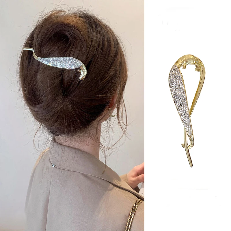 Beak Hair Clip With Faux Pearl in Gold – LUMINE SINGAPORE