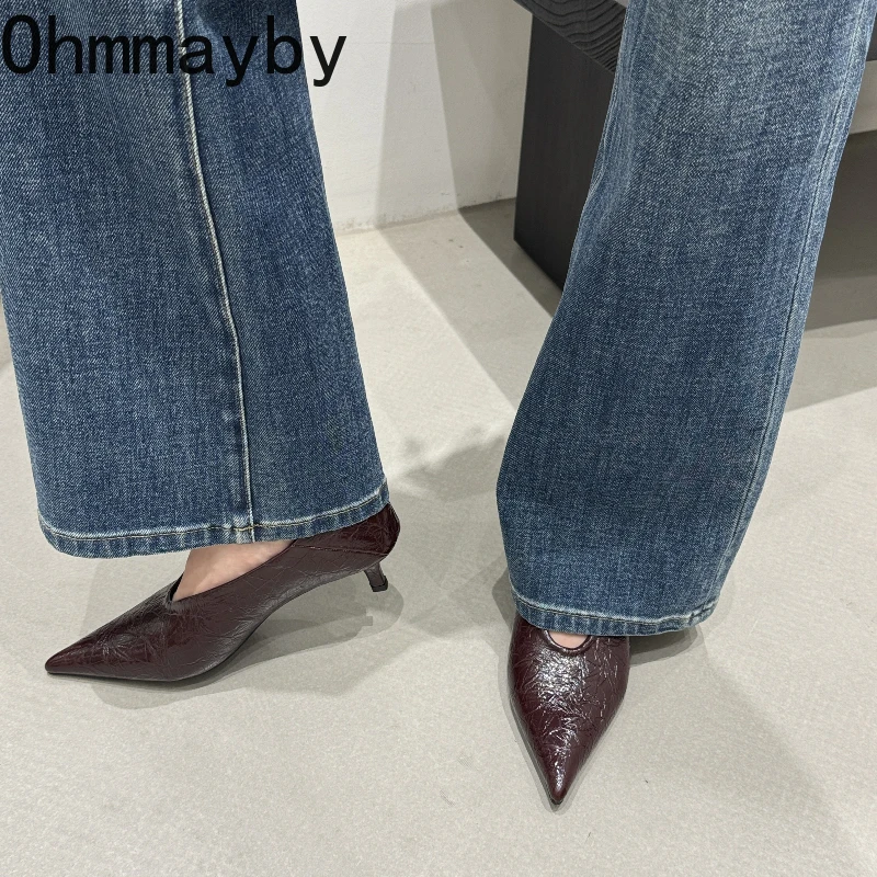 รูปสินค้า รองเท้าส้นสูงหัวแหลม แฟชั่นสวยสง่า ใส่ได้ทุกโอกาส