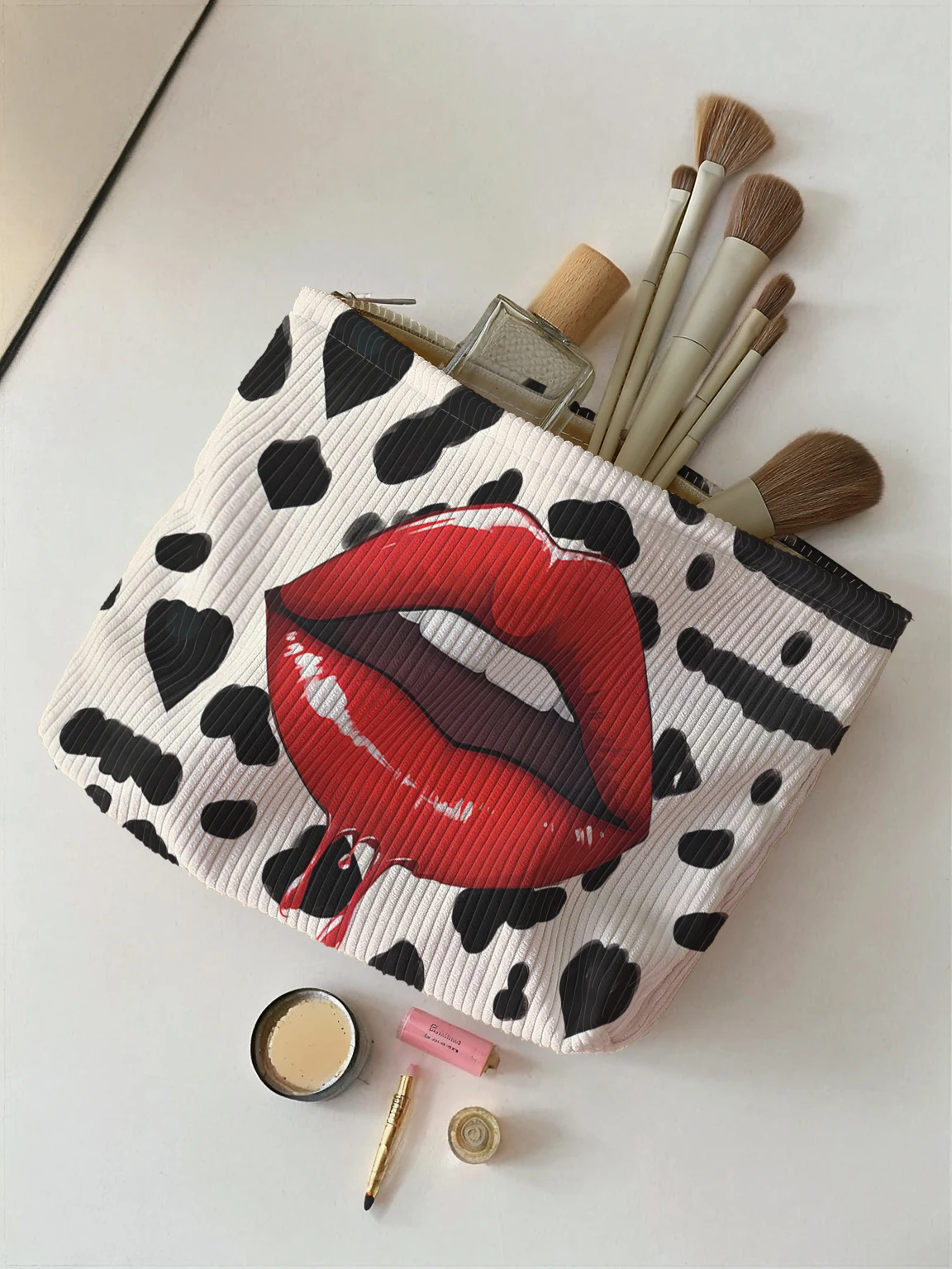 1pc，Sexy lip pattern printed corduroy zipper makeup bag, lightweight and multifunctional cosmetic storage bag
