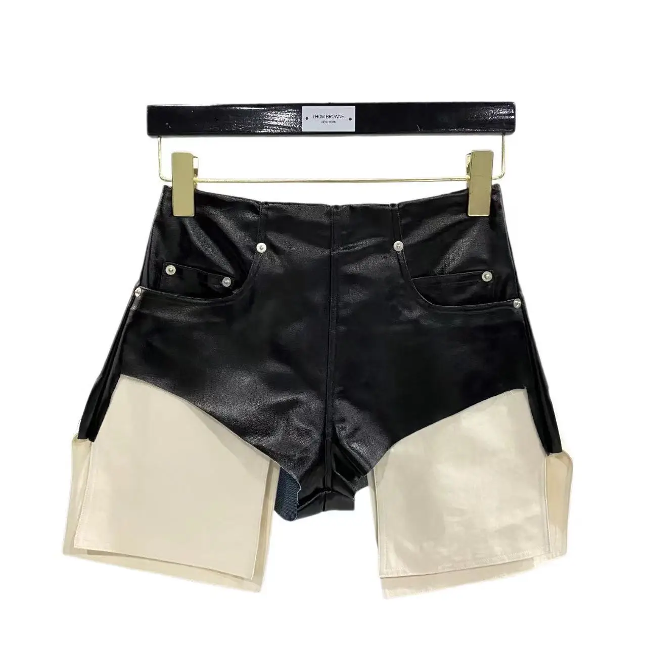 

2024 OUWEN ladies RO online celebrity ultra-short coated denim triangle big pocket sexy women's shorts black tide.