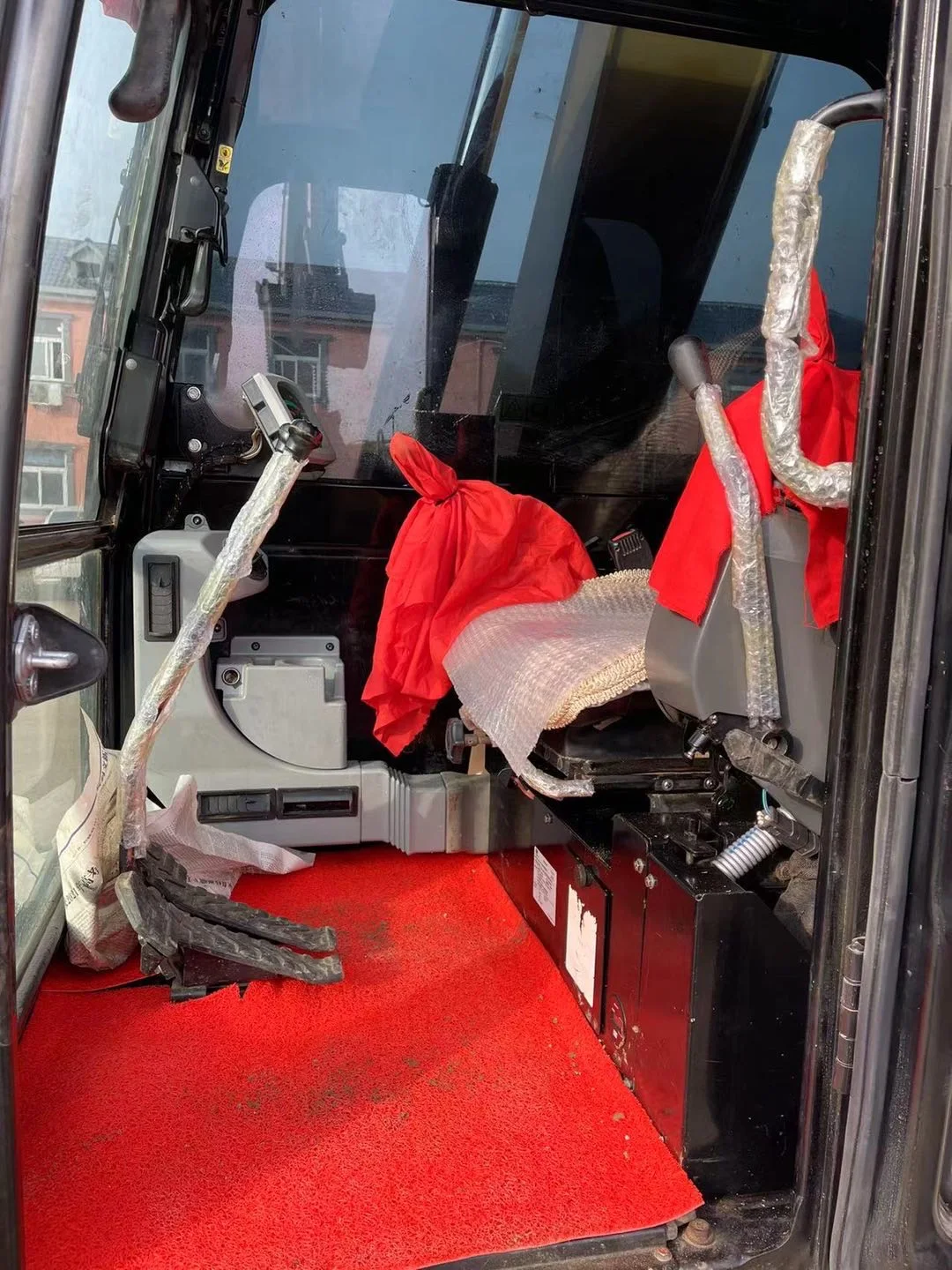 Рисунок 3 - Почти новый б/у мини гусеничный