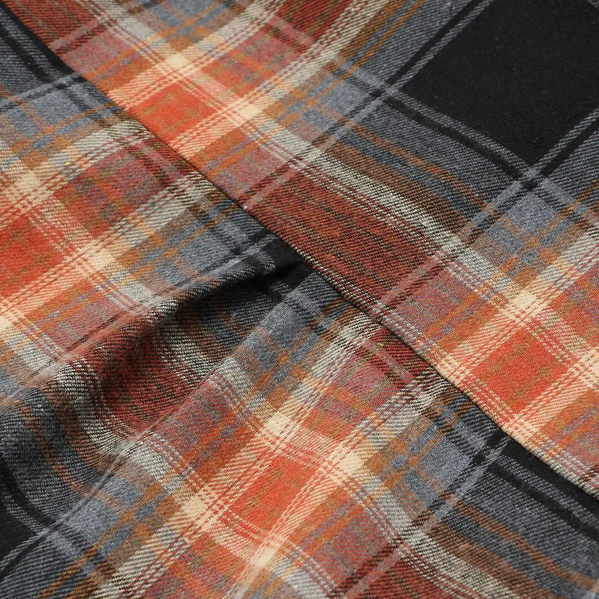 بلوزات نسائية بمقاسات كبيرة