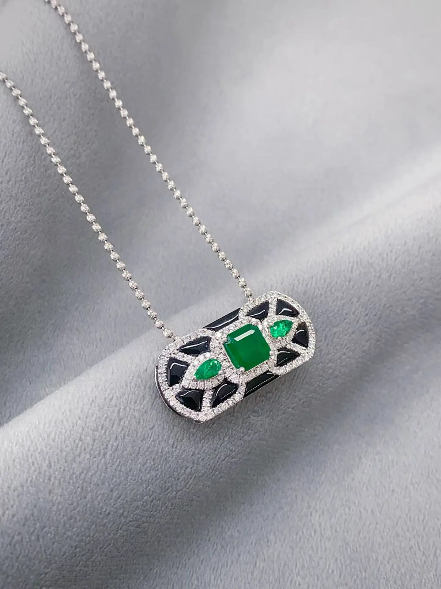 18K Solid Gold, Laboratory-Grown Diamond, Jadeite Buckle Pendant/Brooch Multifunctional Piece, High-End Jewelry Customization an - 3
