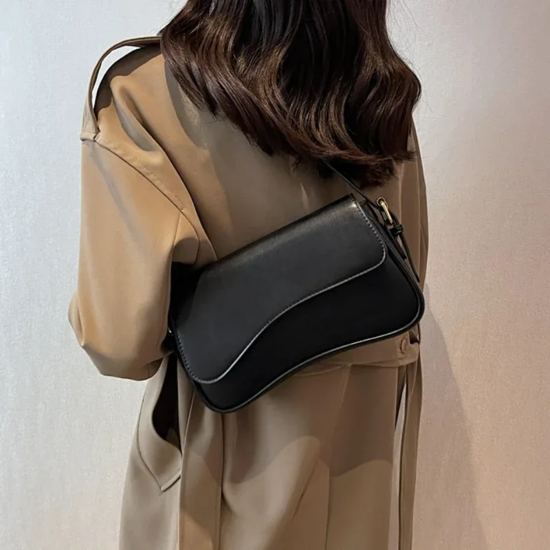 

Vintage Leather Crossbody Bags for Women 2023 Designer Female Small Flap Shoulder Underarm Bag Armpit Handbags and Purses