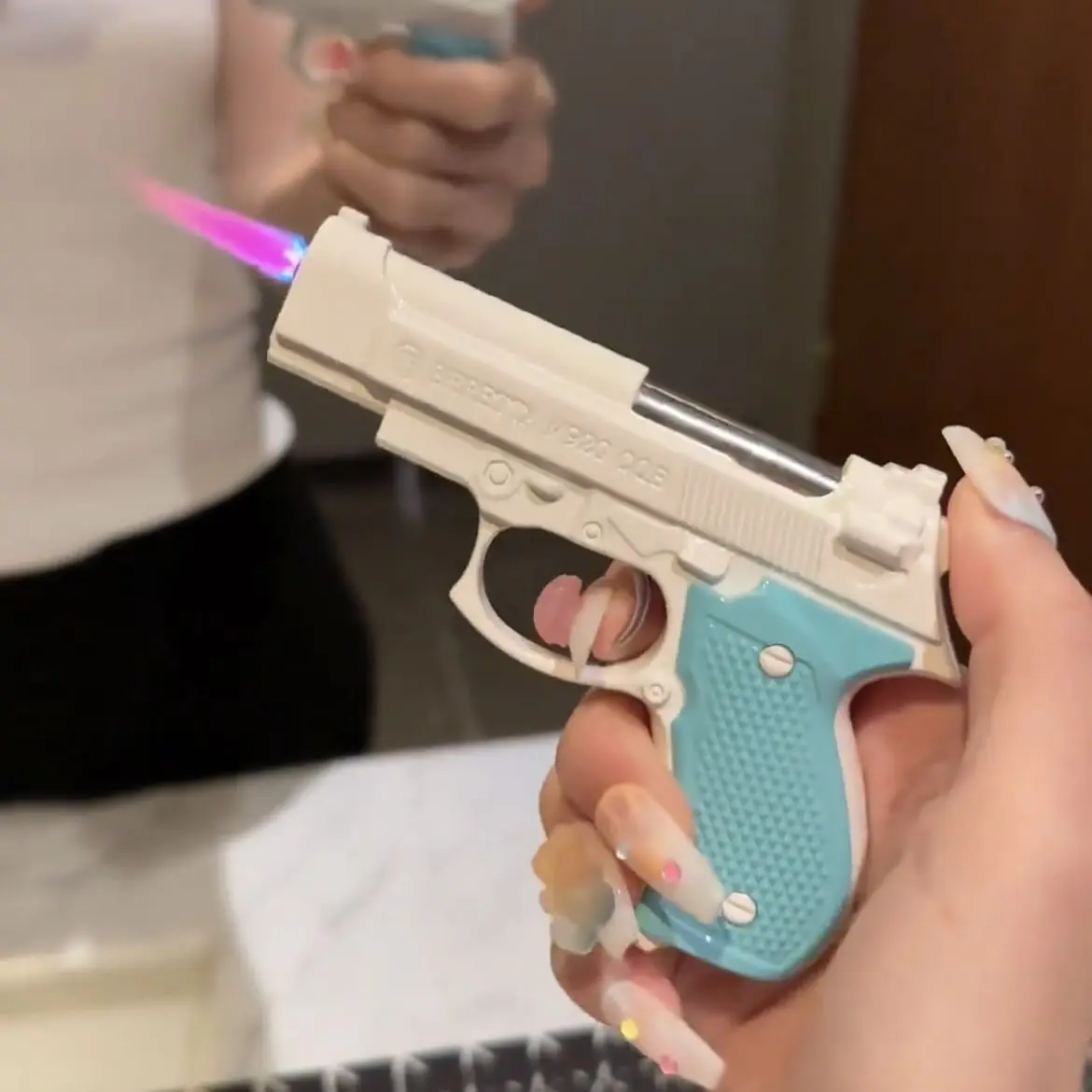 GUN 写真付きピンクストラップ Cowgirl Pink Revolver 8 Shot Diecast Cap Gun & Holster Set