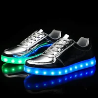 Colorful LED Light up Skate Shoes Reflective Night Glow Gold And Silver Color Sport Shoes for Men And Women Rubber Sole EVA Inso