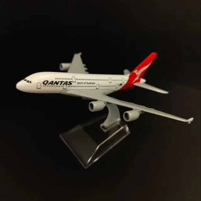 Scale 1:400 Metal Aircraft Model, Qantas A380 Airplane Diecast Plane Aeroplane Home Office Decor Mini Moto Toys for Boy 1