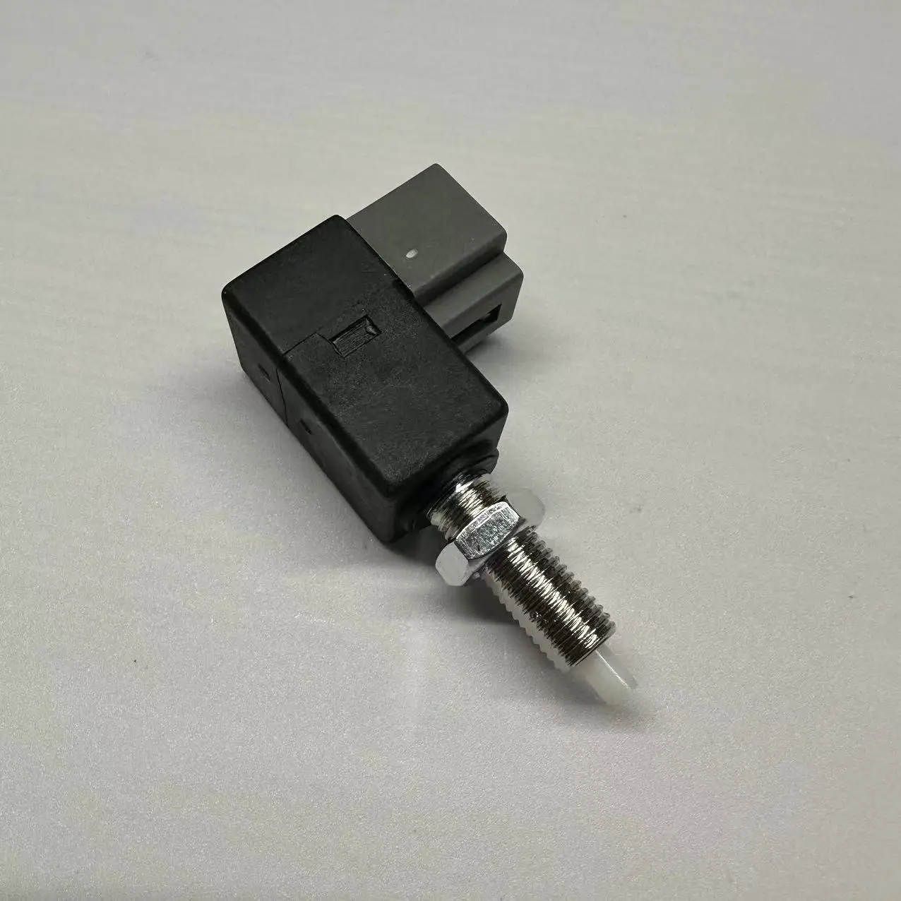 Interruttore Luce Freno Per Auto – Compatibile Con Hyundai/Kia: I10, I20, I30, Santa Fé, Sportage, Cee'd – Ricambio 9381038000, 938102E000 (2 Poli)