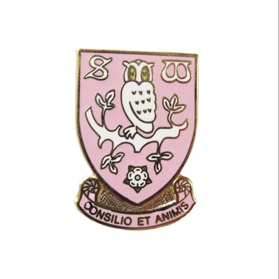 

Брошь с эмалью в виде цветов, с золотым покрытием